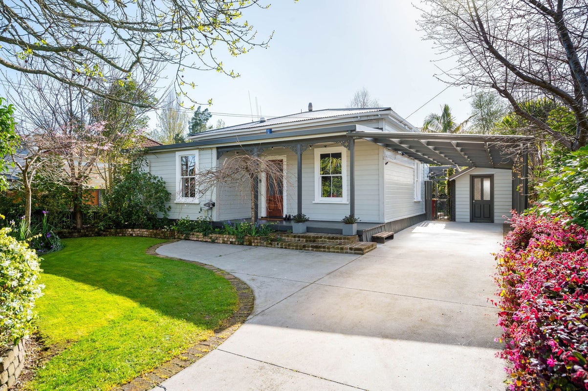 208 Nixon Street, Hamilton East, Hamilton - Carousel 1