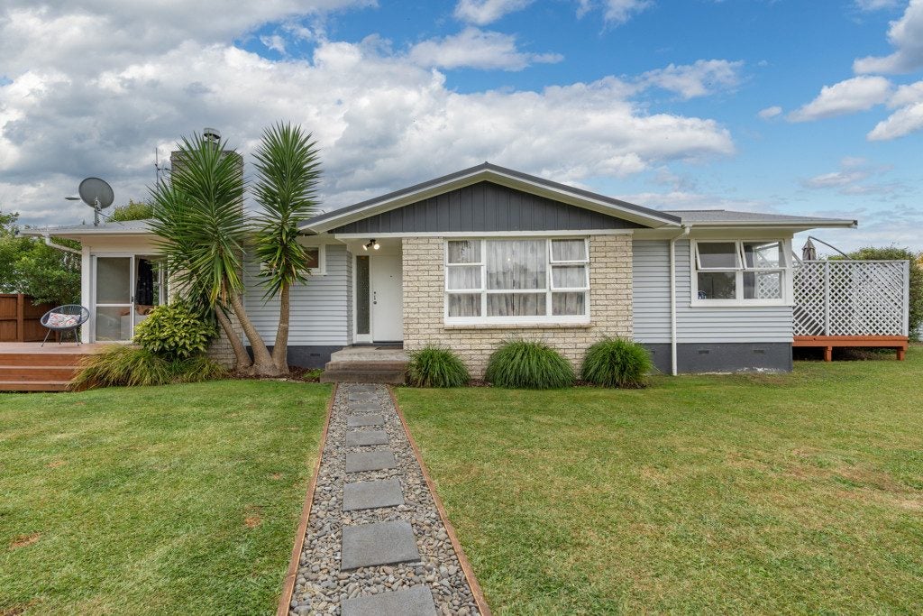 22 Joanna Place, Deanwell, Hamilton - Carousel 1