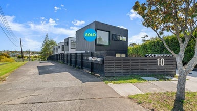 1/10 Hutchinsons Road, Bucklands Beach, Auckland - Carousel 1