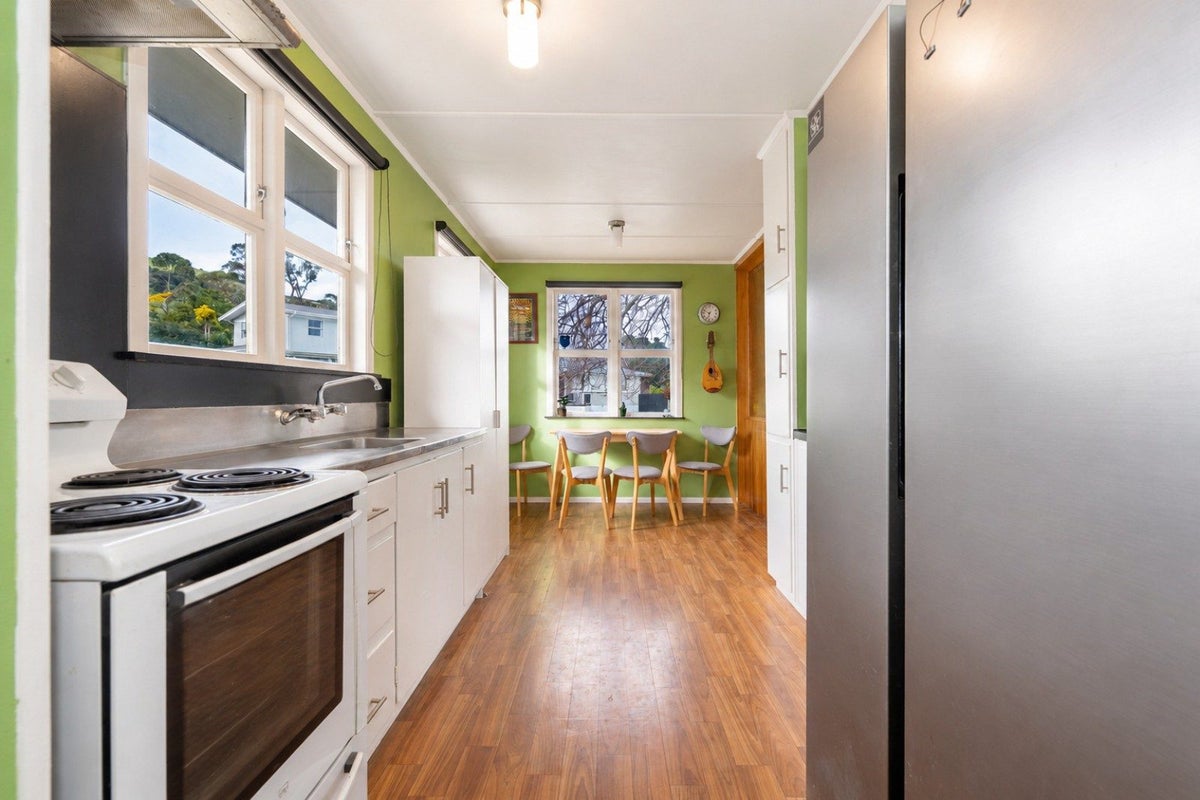 8 Einstein Street, Outer Kaiti, Gisborne - Carousel 2