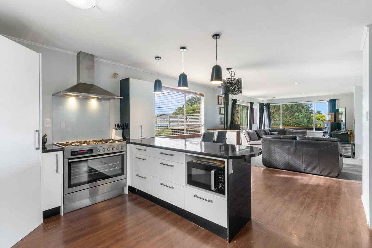 13 Laurina Road, Sunnynook, Auckland - Carousel 2