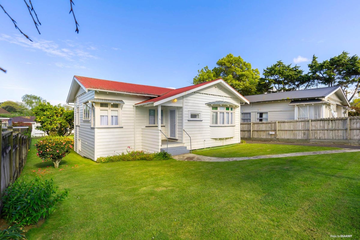 64 Pah Road, Royal Oak, Auckland - Carousel 1