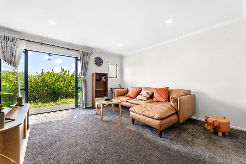 99 Fields Parade, Oteha, Auckland - Carousel 1