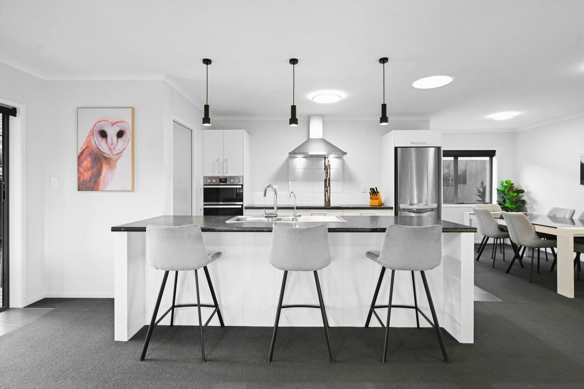 18 Trauzer Place, Flagstaff, Hamilton - Carousel 2