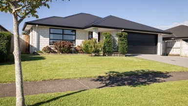 132 Puhirake Crescent, Pyes Pa, Tauranga - Carousel 1