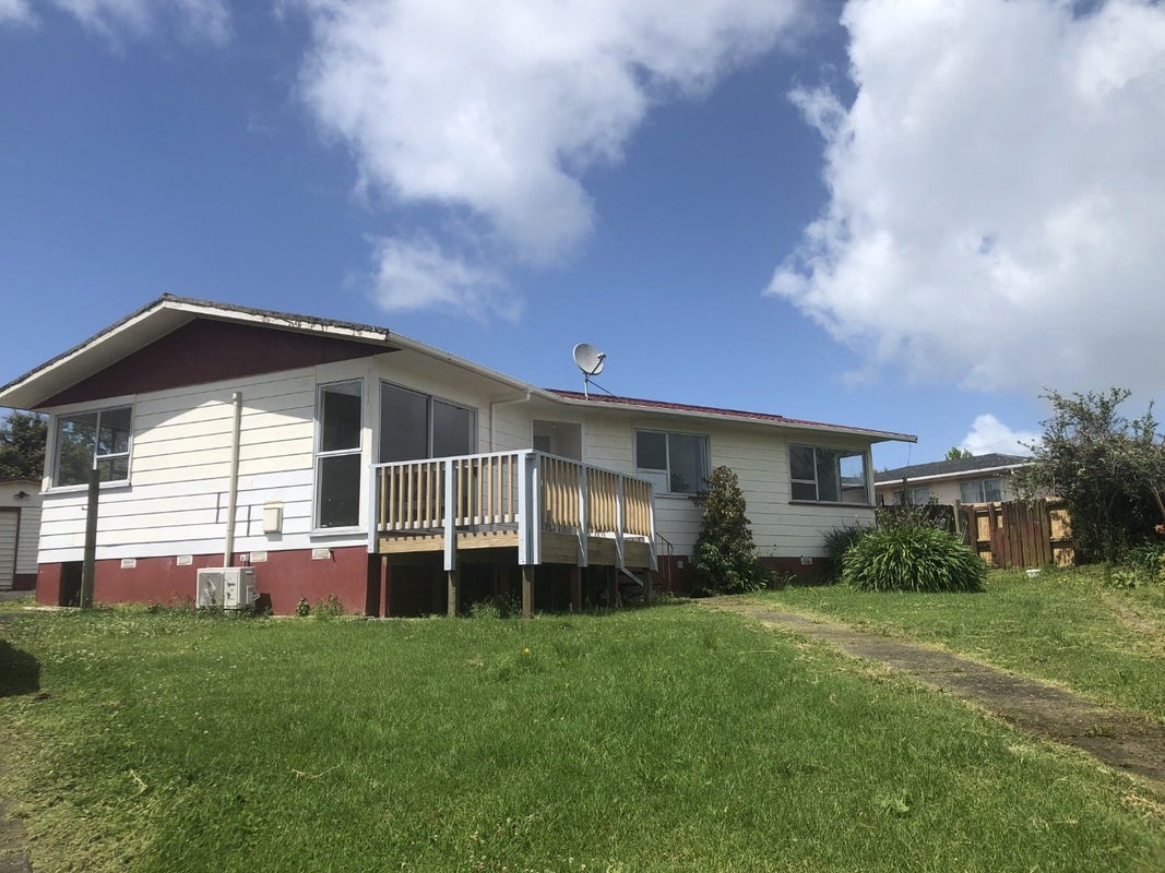 7 Astral Place, Clover Park, Auckland - Carousel 1