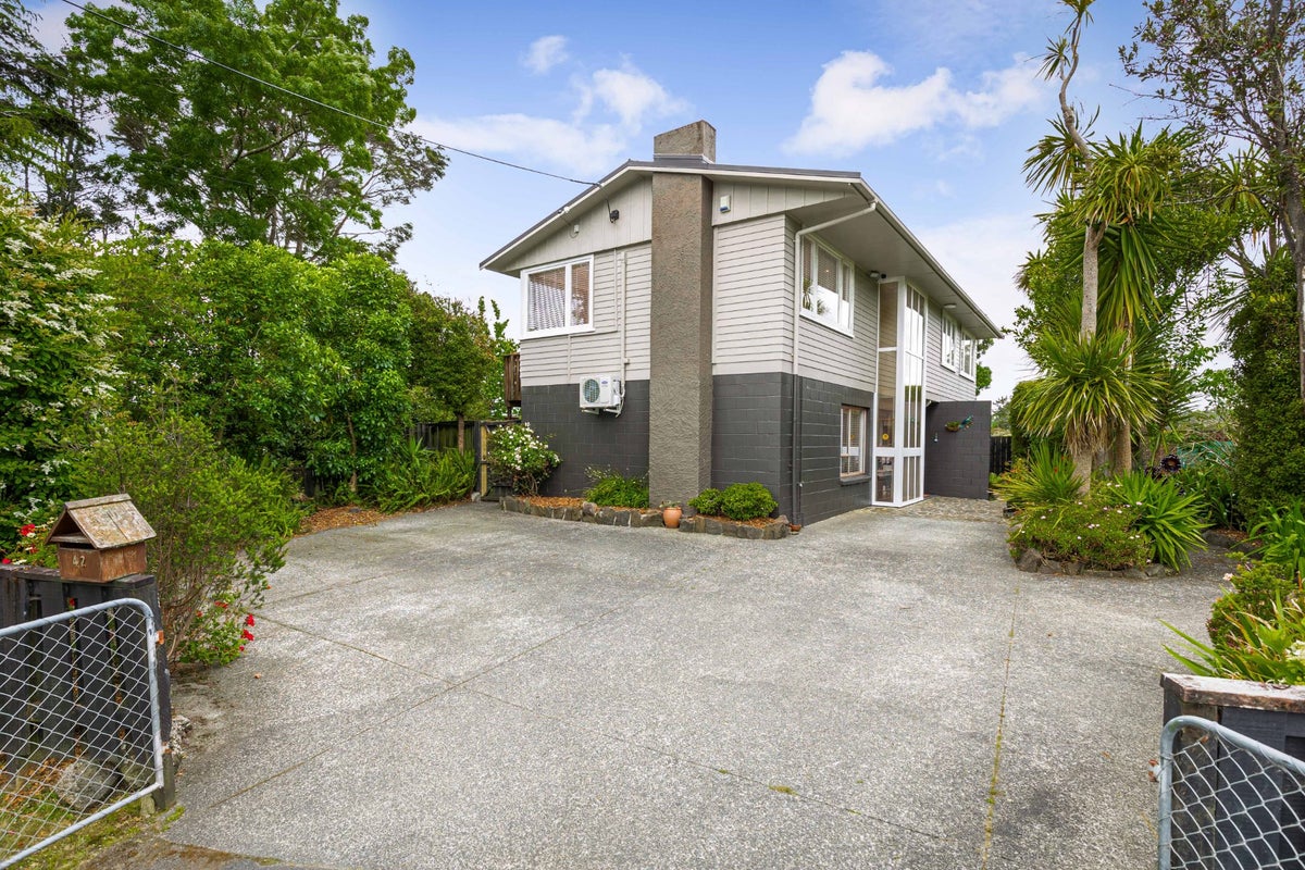 42 Konini Road, Titirangi, Auckland - Carousel 1