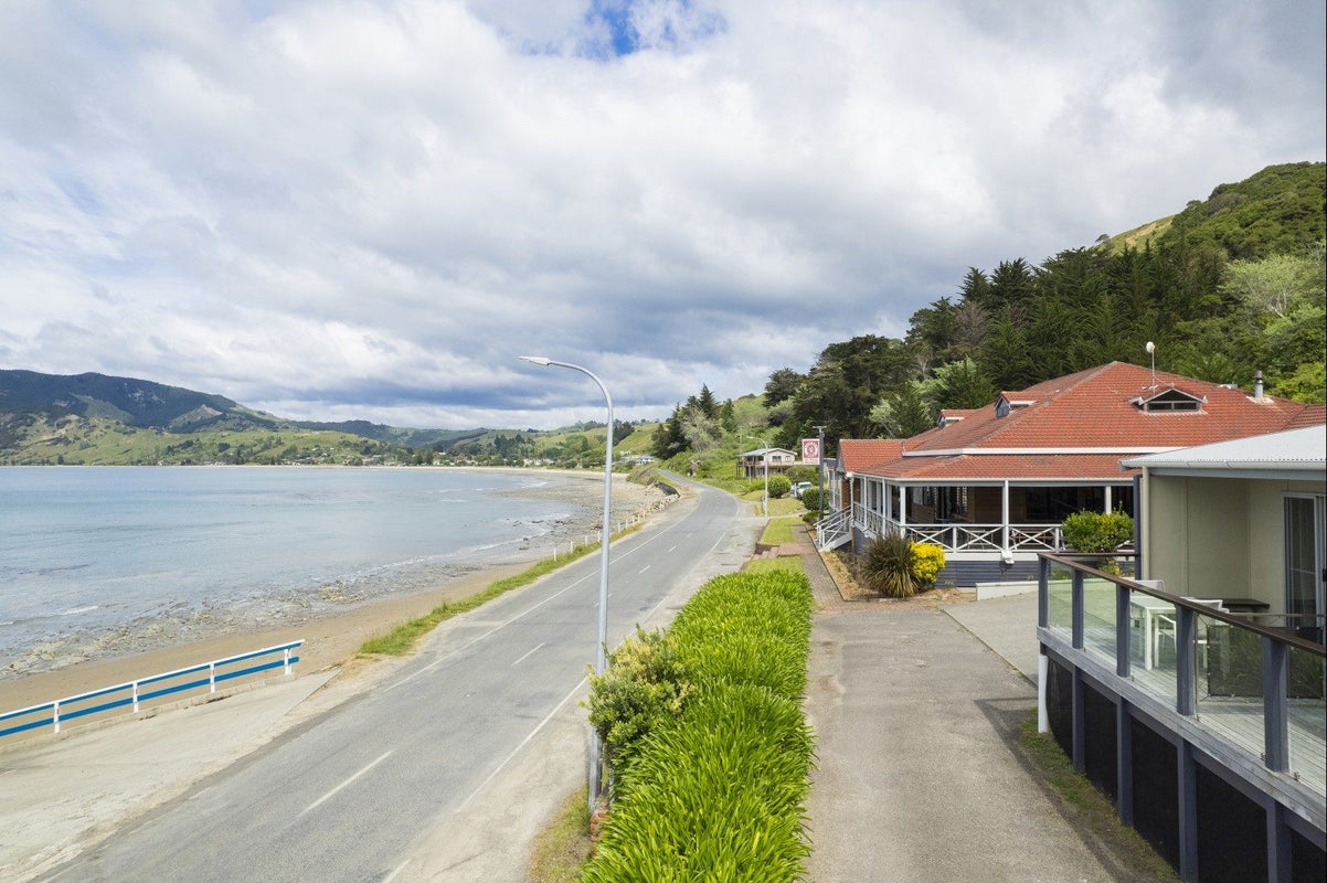 153 Beach Road, Castor Bay, Auckland - Carousel 2
