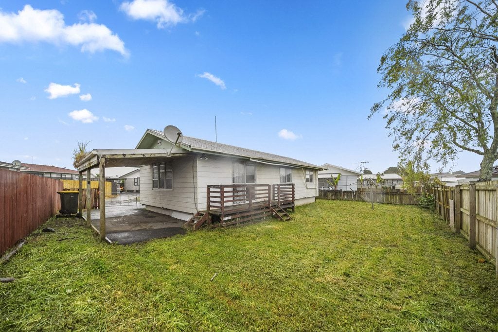2/30 Kennington Drive, Clendon Park, Auckland - Carousel 1