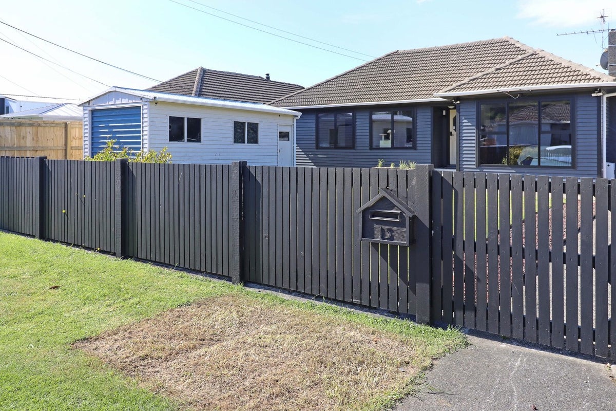 15 Hinau Grove, Wainuiomata, Lower Hutt - Carousel 1