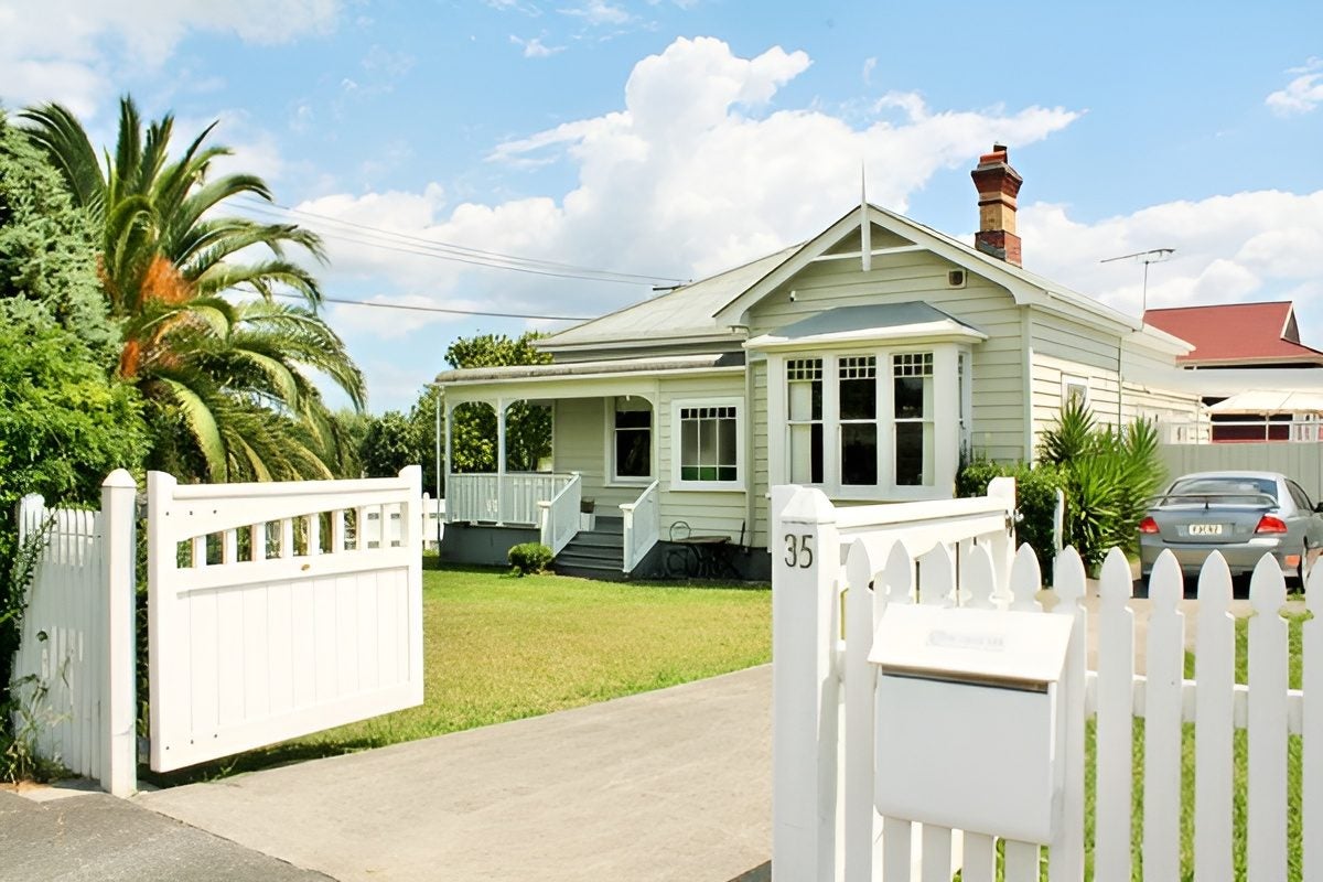 35 Roberton Road, Avondale, Auckland - Carousel 1