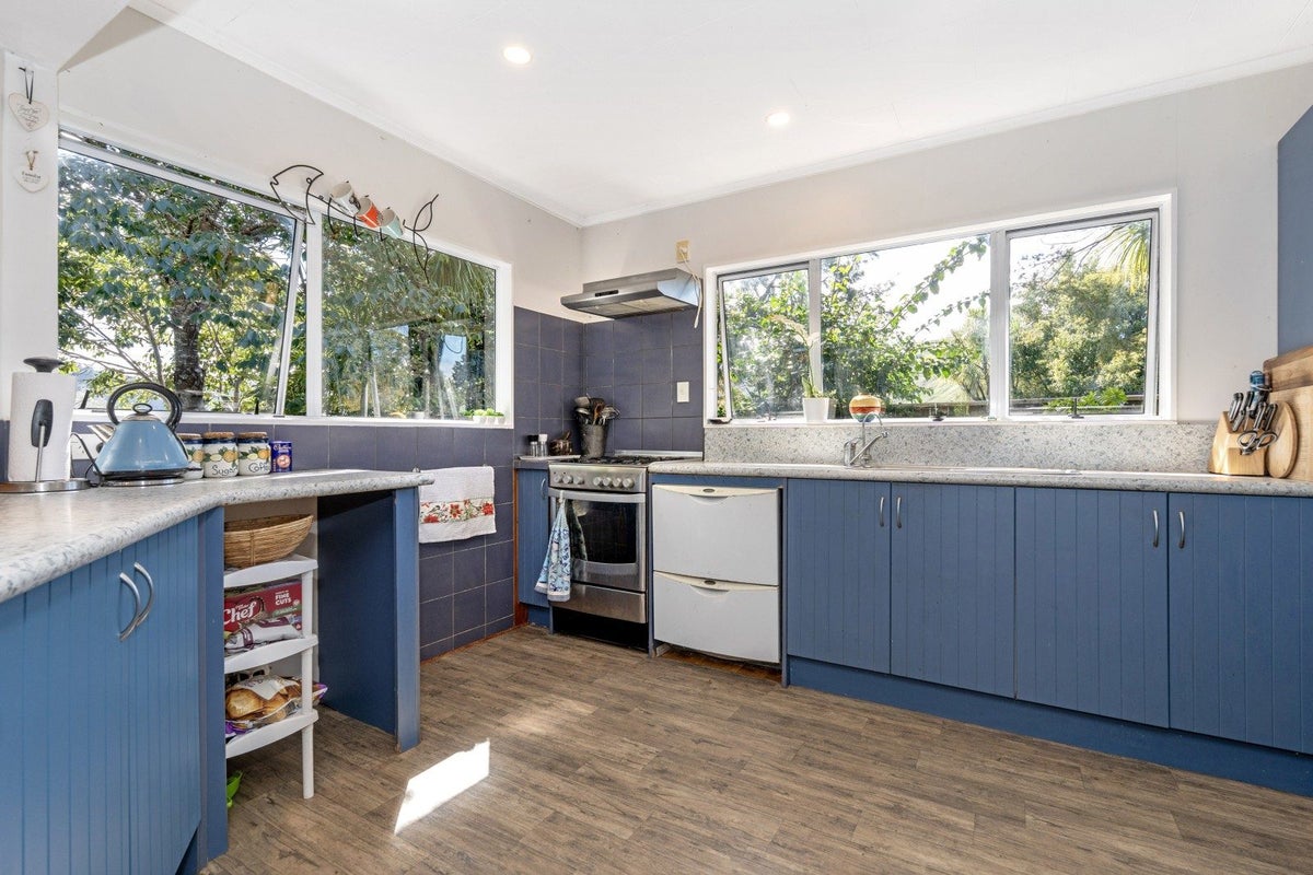 12 Heatherlea Street, Outer Kaiti, Gisborne - Carousel 2