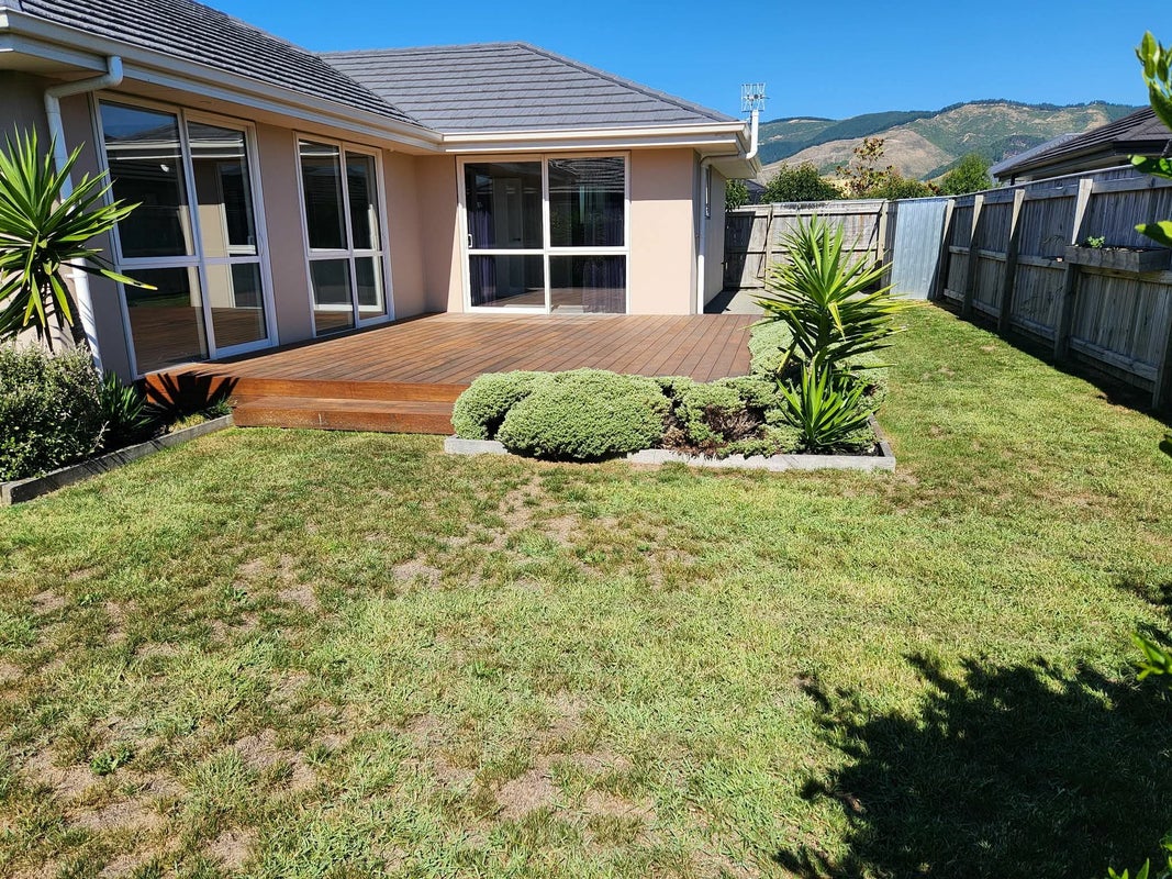 6 Oakdale Grove, Richmond, Richmond - Carousel 2
