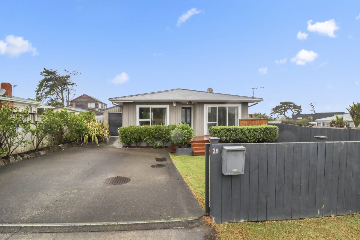 28 Wellesley Road, Mangere Bridge, Auckland - Carousel 1