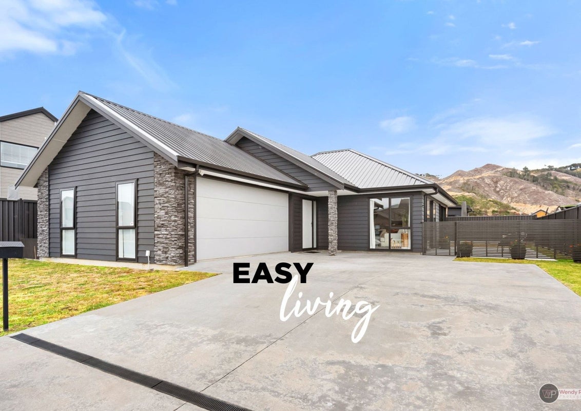 11 Castletown Street, Wallaceville, Upper Hutt - Carousel 1
