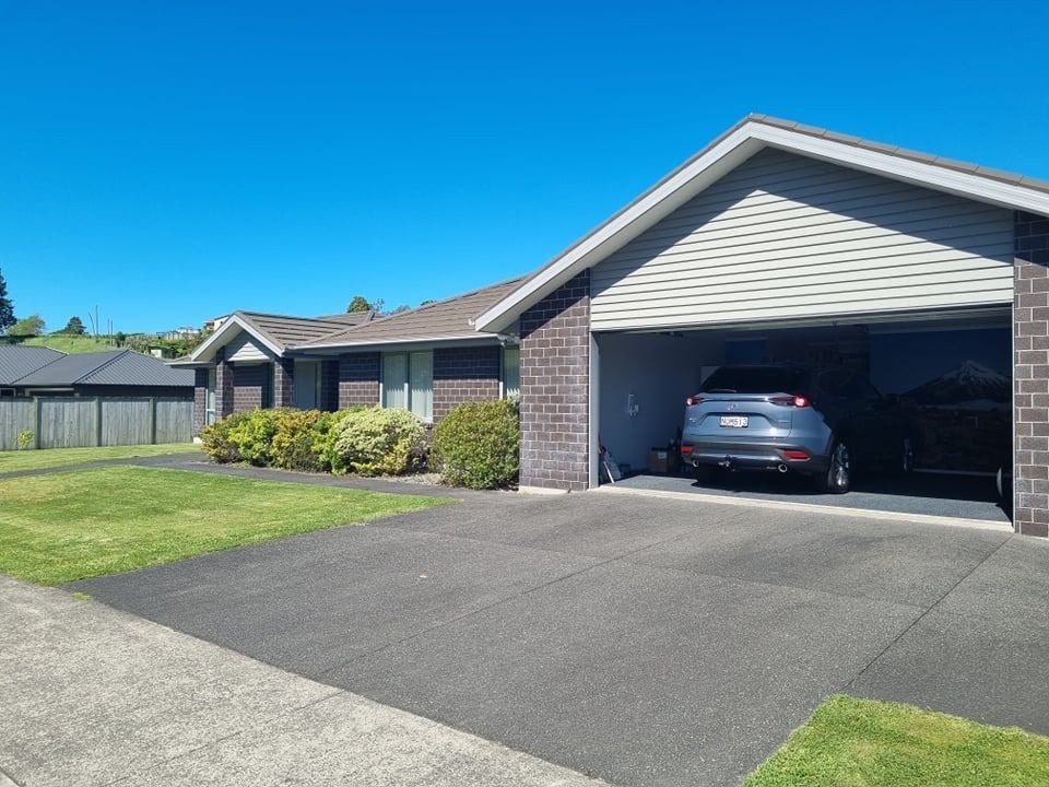 19 Fernbrook Drive, Hurworth, New Plymouth - Carousel 2