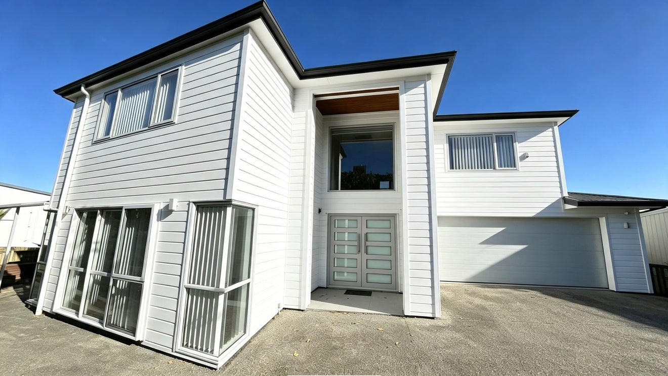 16 Lakeridge Close, Northcross, Auckland - Carousel 1