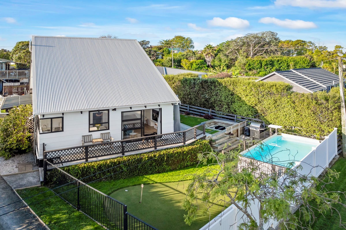 17 Zealandia Road, Manly, Whangaparaoa - Carousel 2