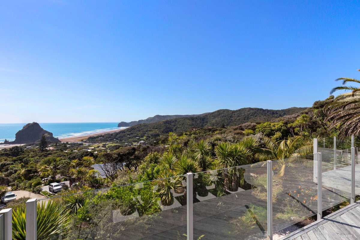 35 Piha Road, New Lynn - Carousel 1