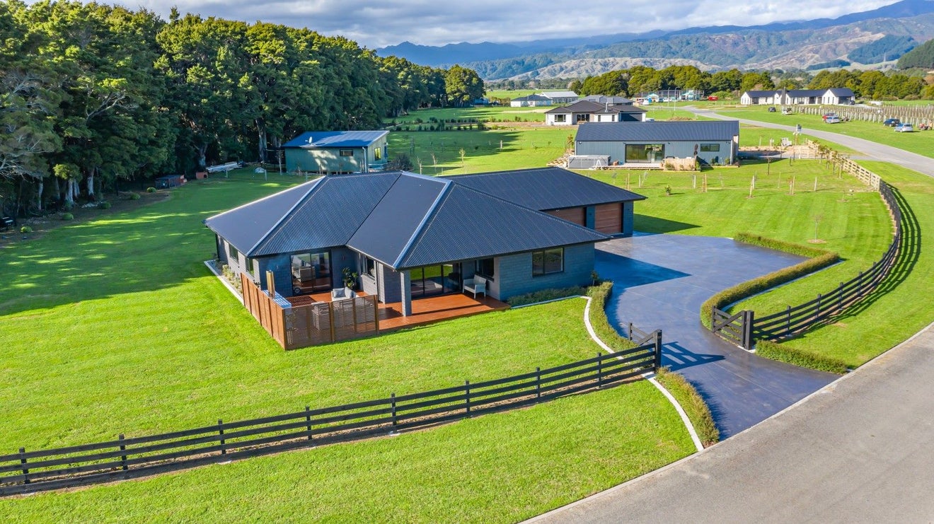30 Ohau Gravels Way, Ohau, Levin - Carousel 1