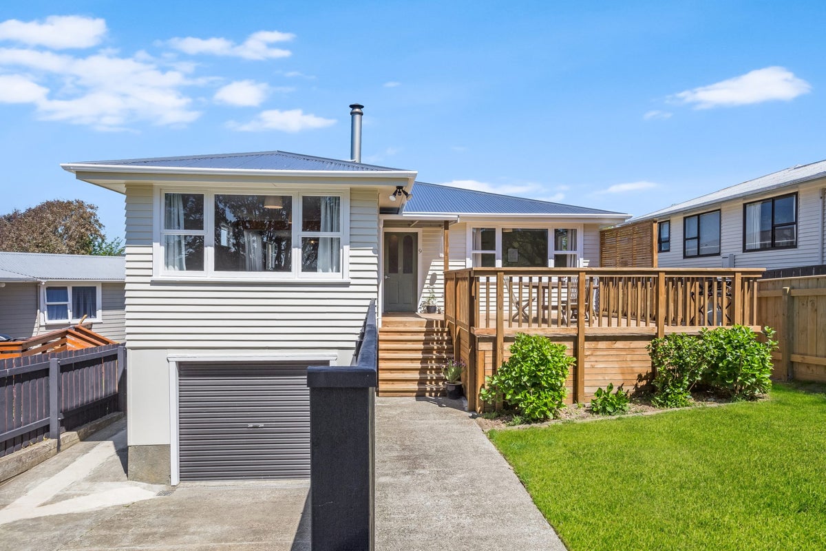 9 Kapekape Place, Pukerua Bay, Porirua - Carousel 2