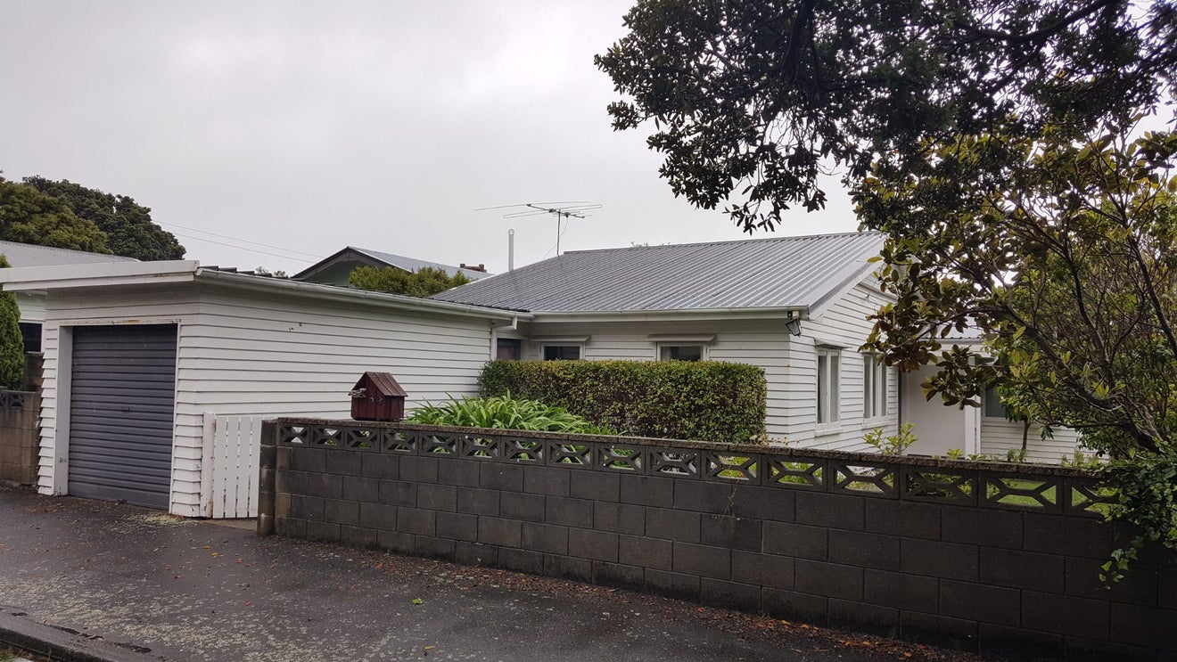 34 Oroua Street, Eastbourne, Lower Hutt - Carousel 1