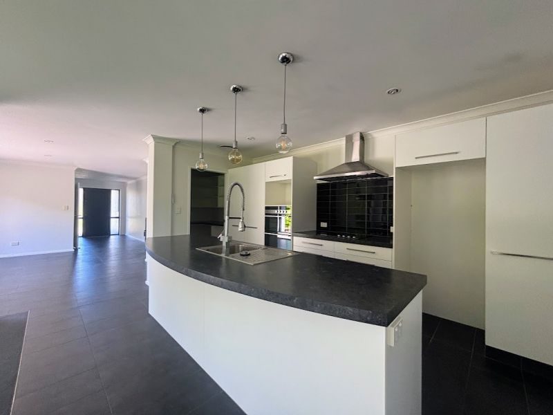 7 Vivien Place, Patumahoe, Pukekohe - Carousel 2