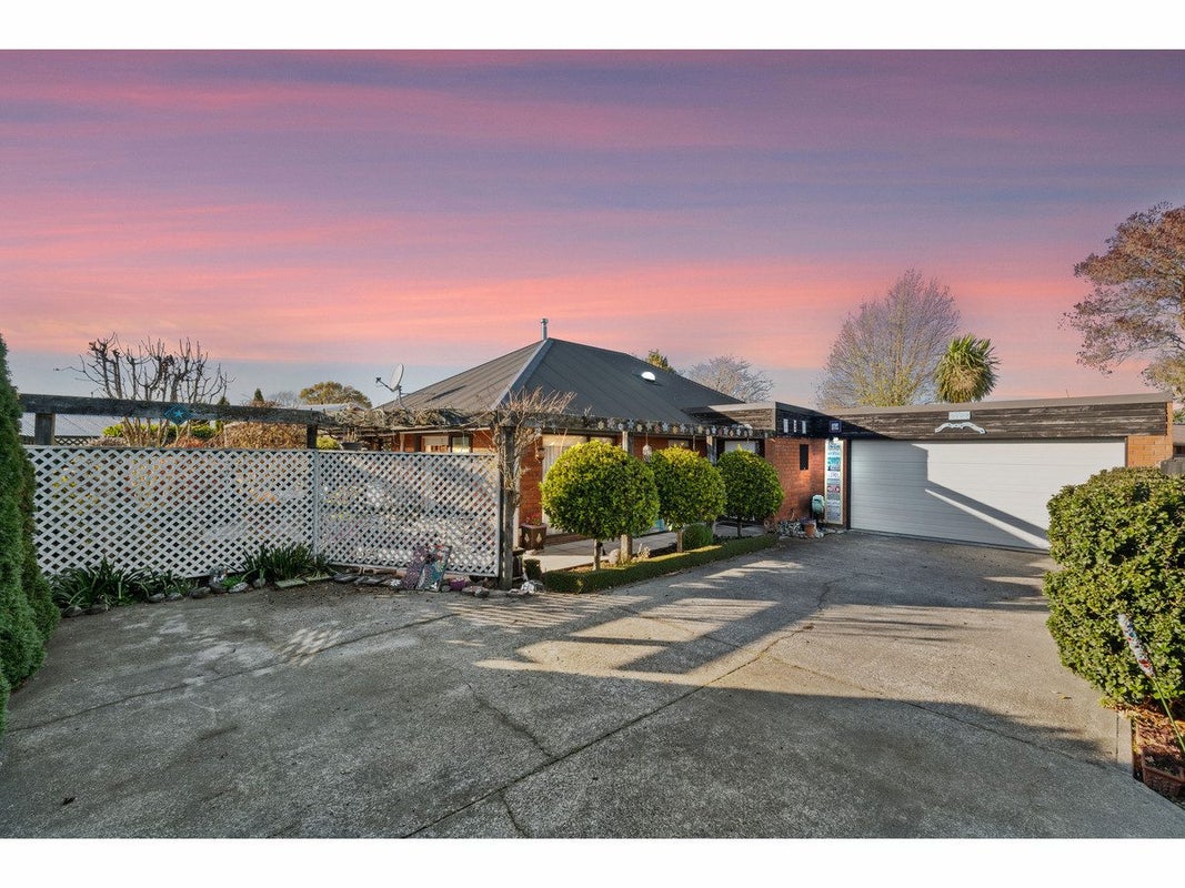 2/2 Fountainhead Lane, Hillmorton, Christchurch - Carousel 1