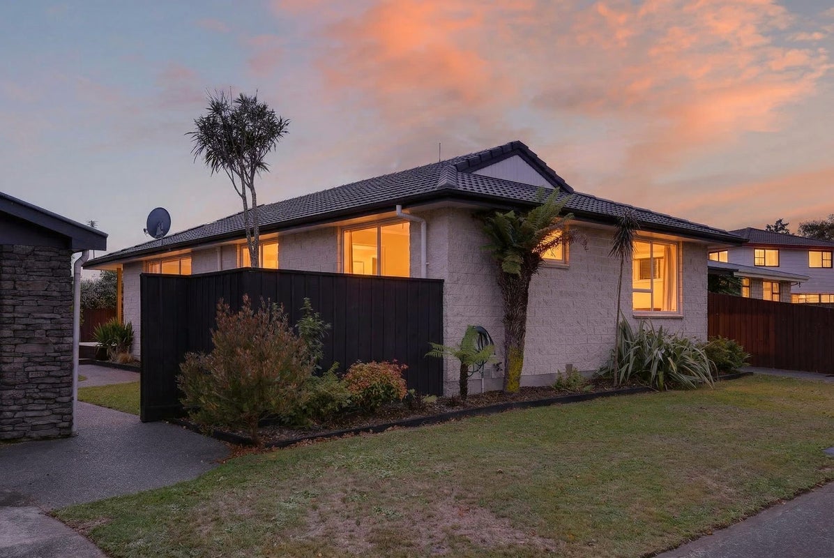 5 Fenmere Place, Burwood, Christchurch - Carousel 2