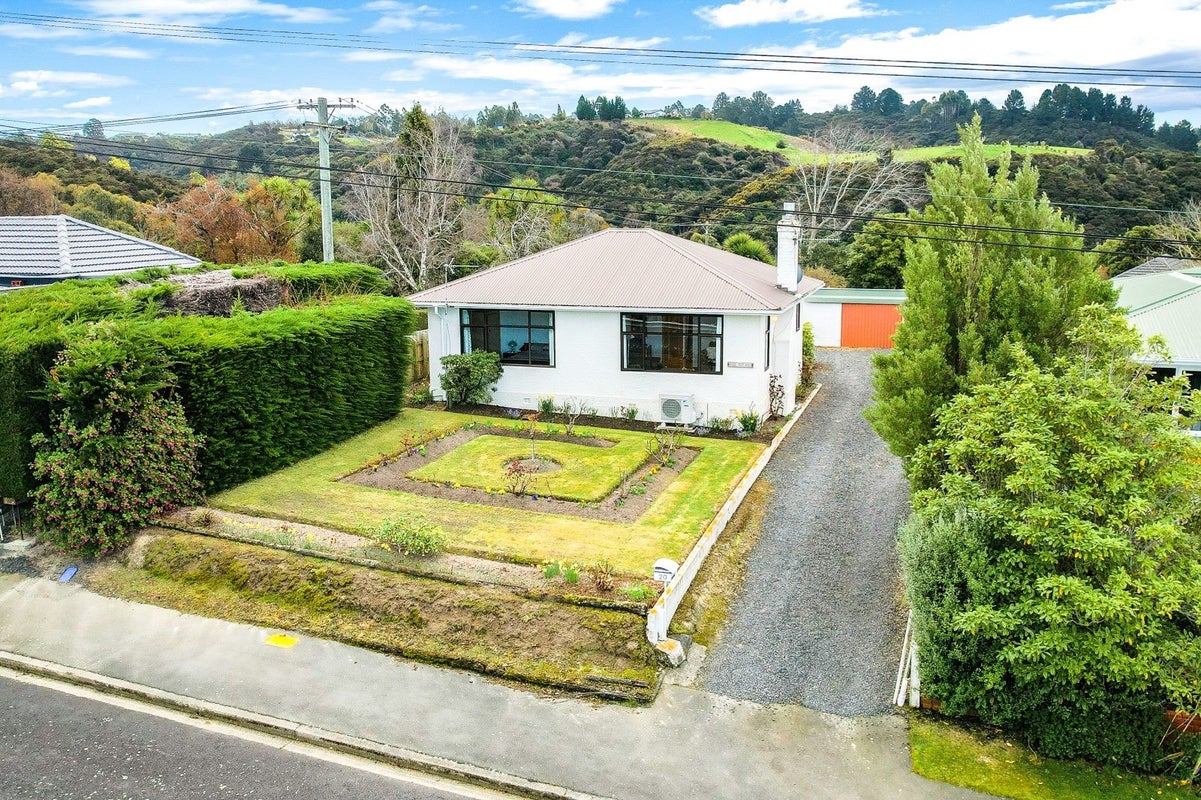 20 Saddleview Place, Fairfield, Dunedin - Carousel 2