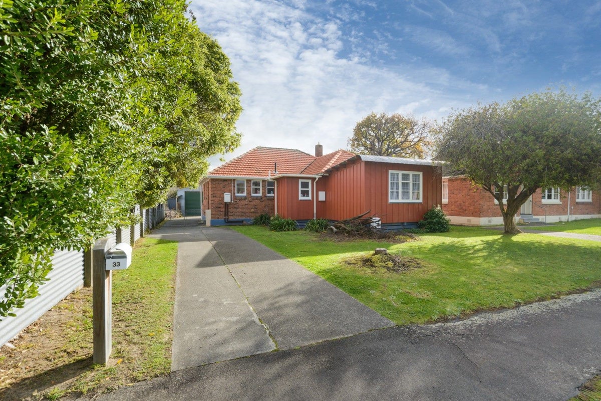 33 Andrew Avenue, Roslyn, Palmerston North - Carousel 1