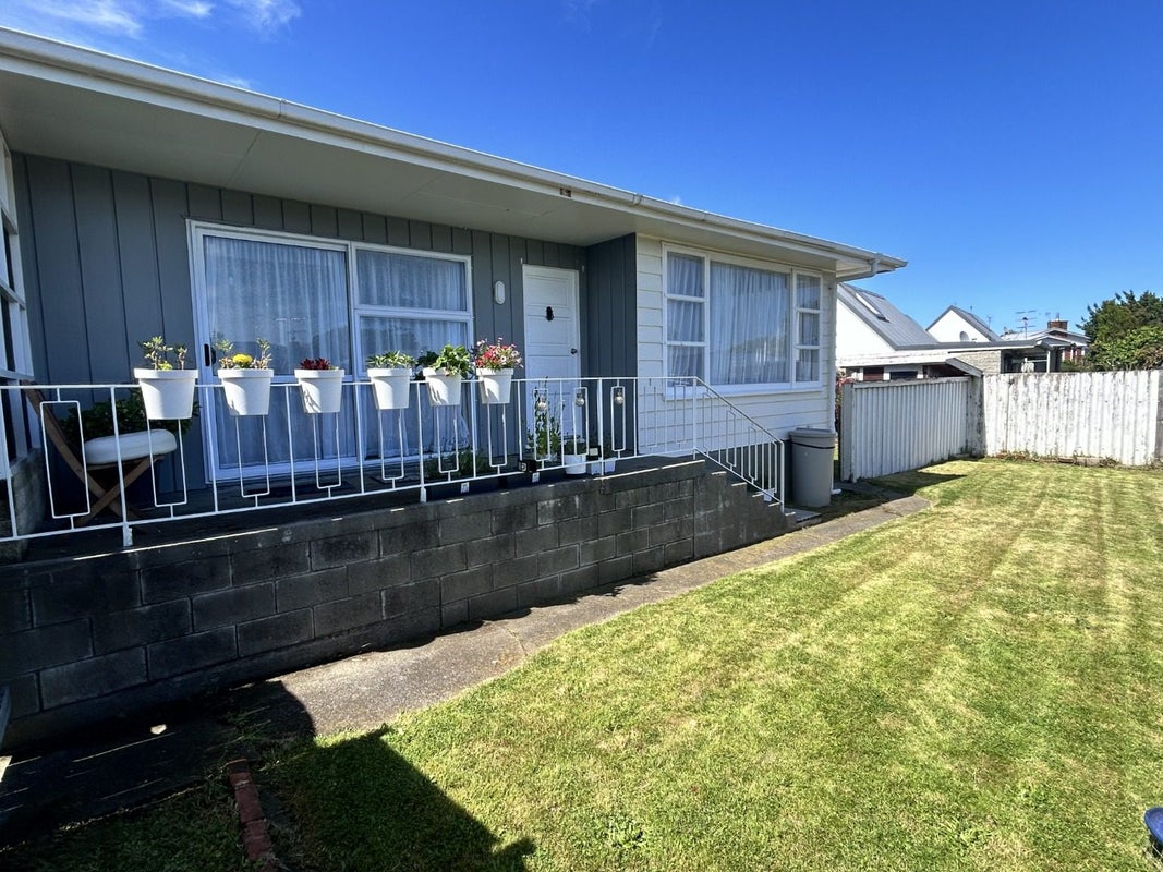 10 Anthony Grove, Paraparaumu Beach, Paraparaumu - Carousel 1