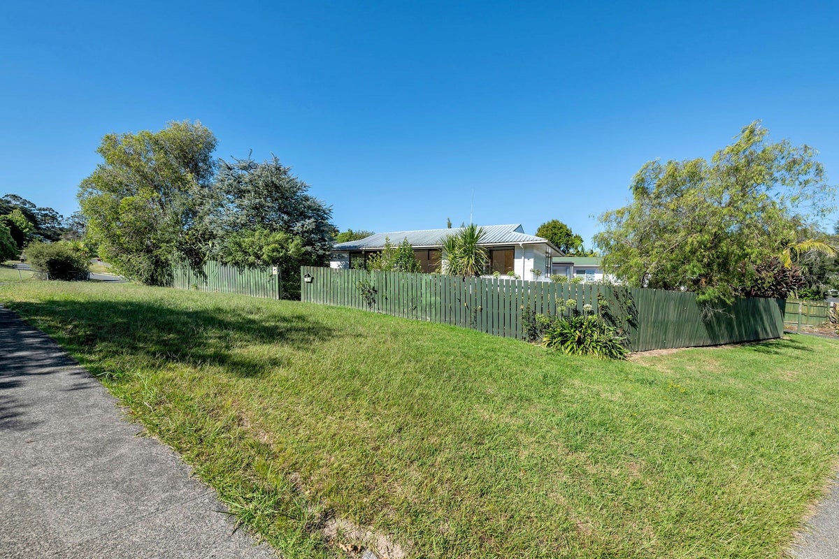 1 Midgley Road, West Harbour, Auckland - Carousel 15