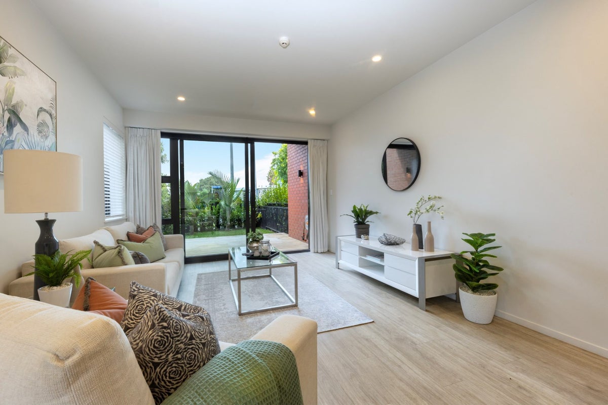 7B Hinaki Street, Point England, Auckland - Carousel 1