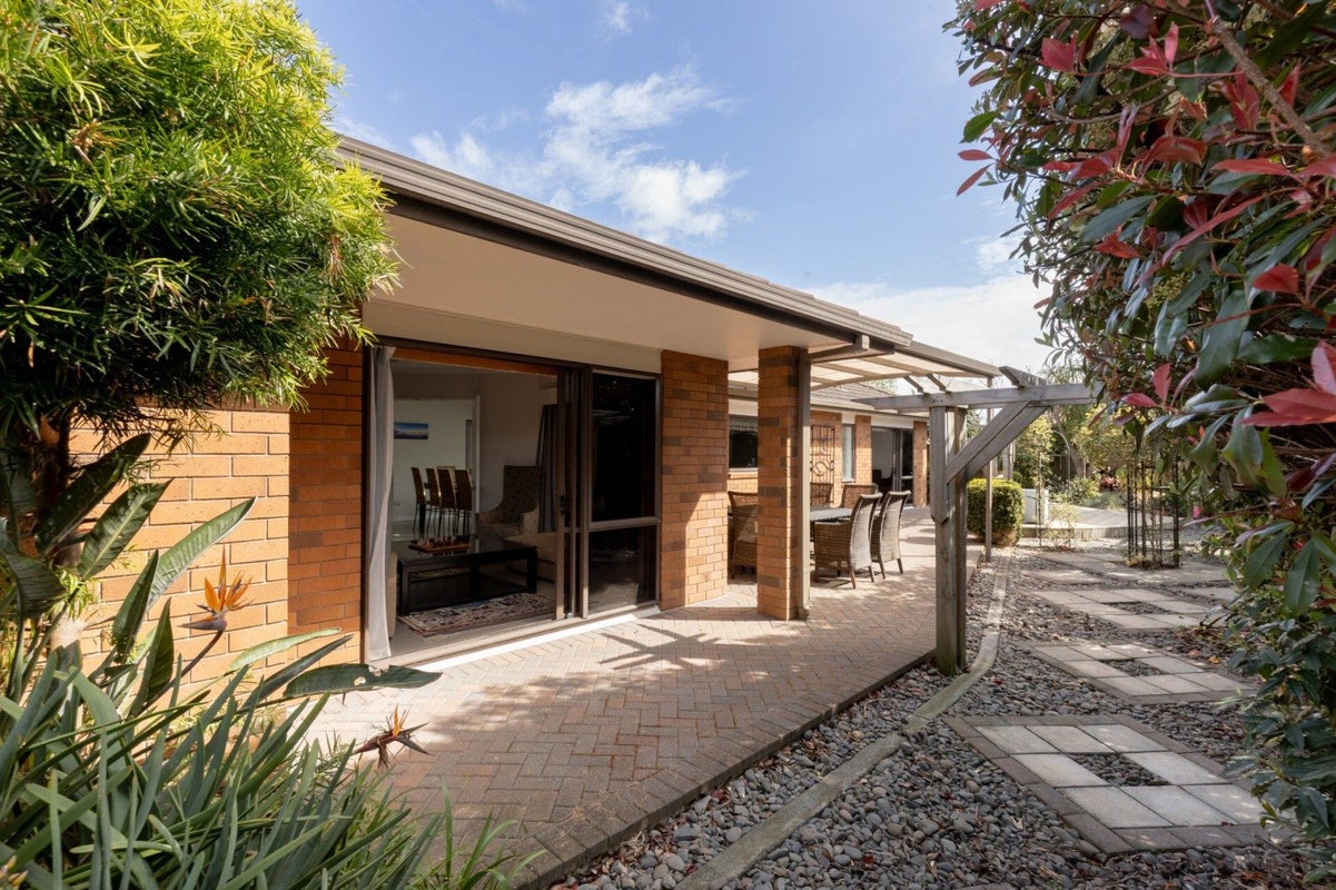 27 Amery Place, Papamoa, Tauranga, Bay Of Plenty - Carousel 1