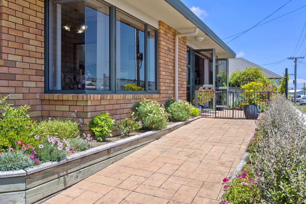 1/18 Karamu Street, Strandon, New Plymouth - Carousel 25