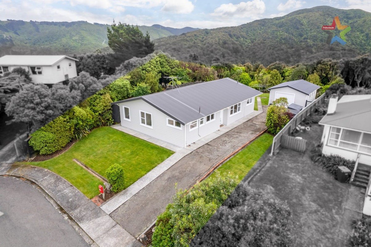 18 Wattle Grove, Maungaraki, Lower Hutt - Carousel 1