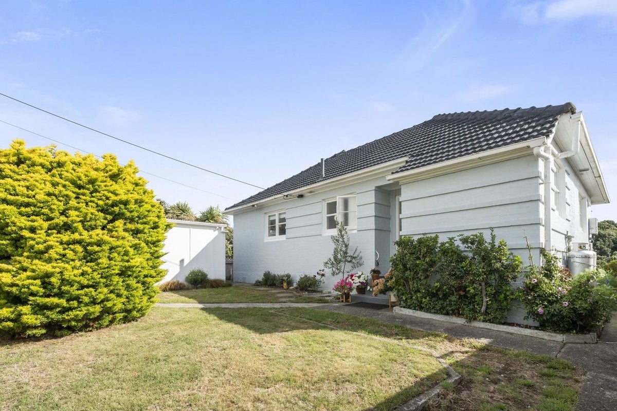 15 Leveson Street, Strathmore Park, Wellington - Carousel 1