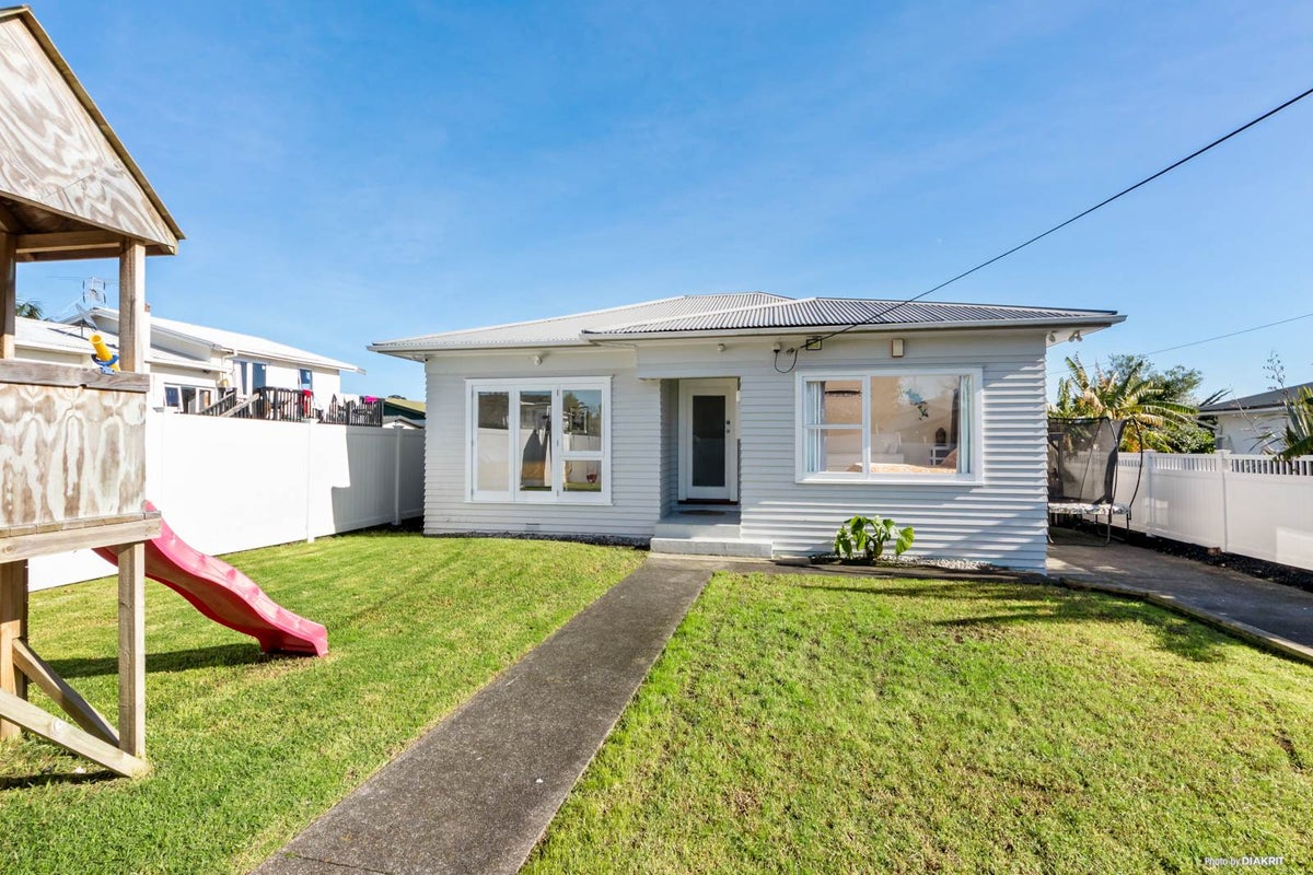 1/86 Lynwood Road, New Lynn, Auckland - Carousel 2