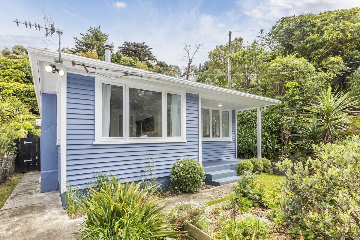 65 Airlie Road, Plimmerton, Porirua - Carousel 2