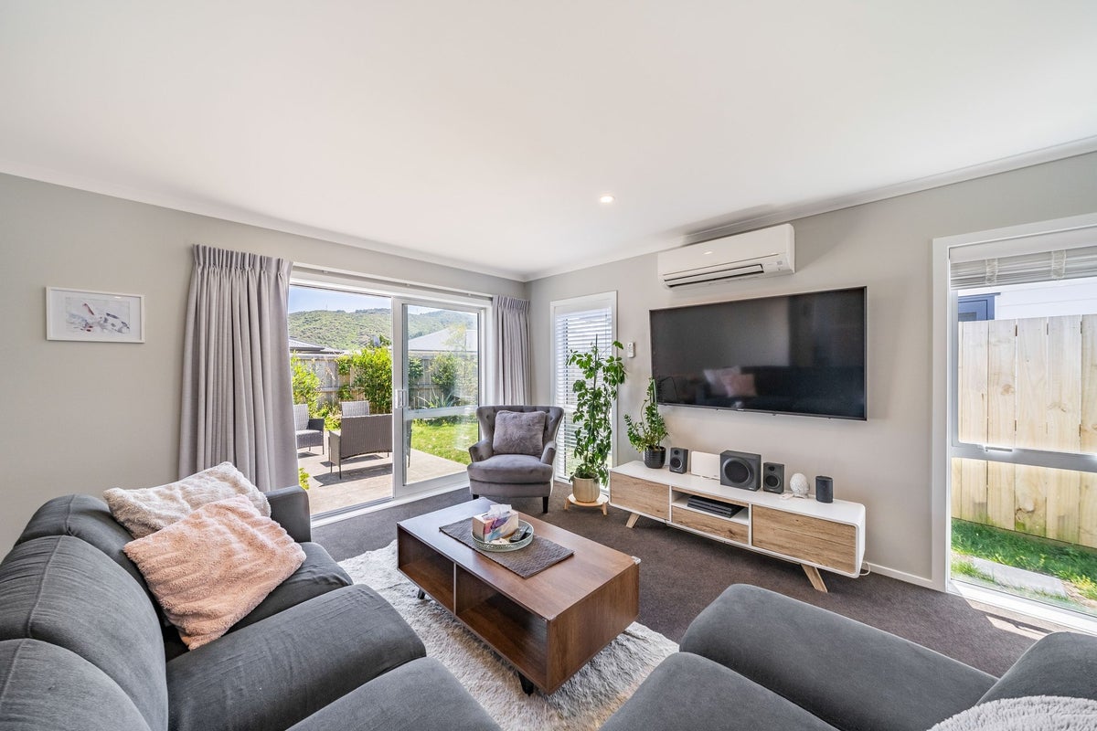27 Brian Hughes Road, Wainuiomata, Lower Hutt - Carousel 2