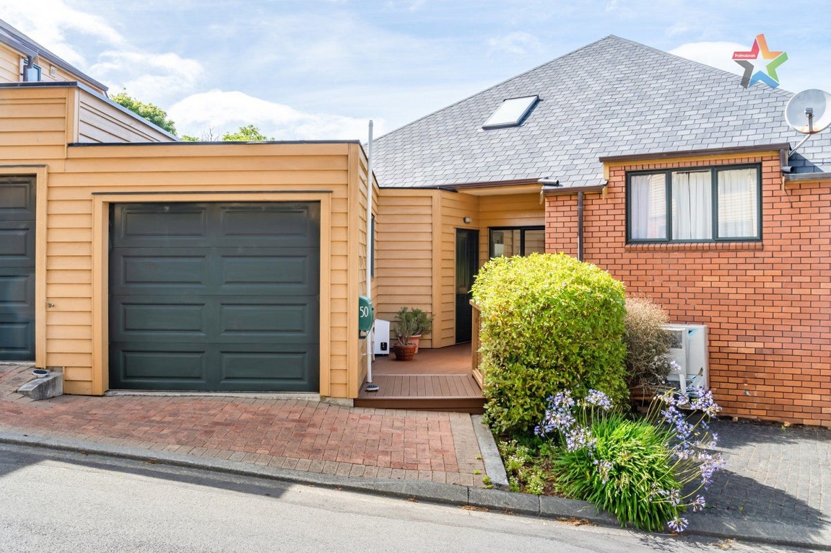50 Futuna Close, Karori, Wellington - Carousel 2