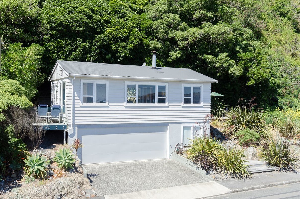 75 Moana Road, Plimmerton, Porirua - Carousel 1