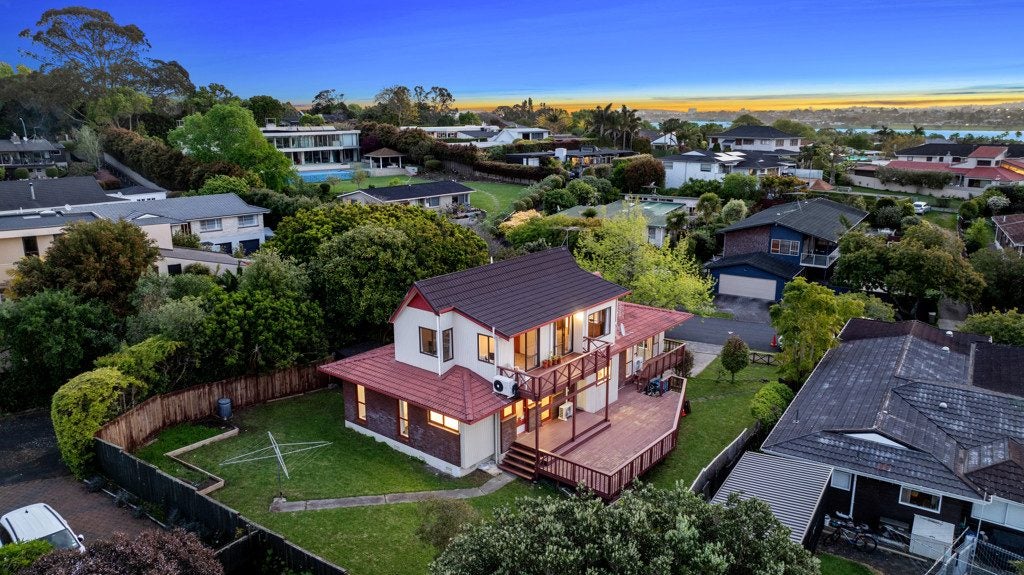 16 Sarah Place, Farm Cove, Auckland - Carousel 1