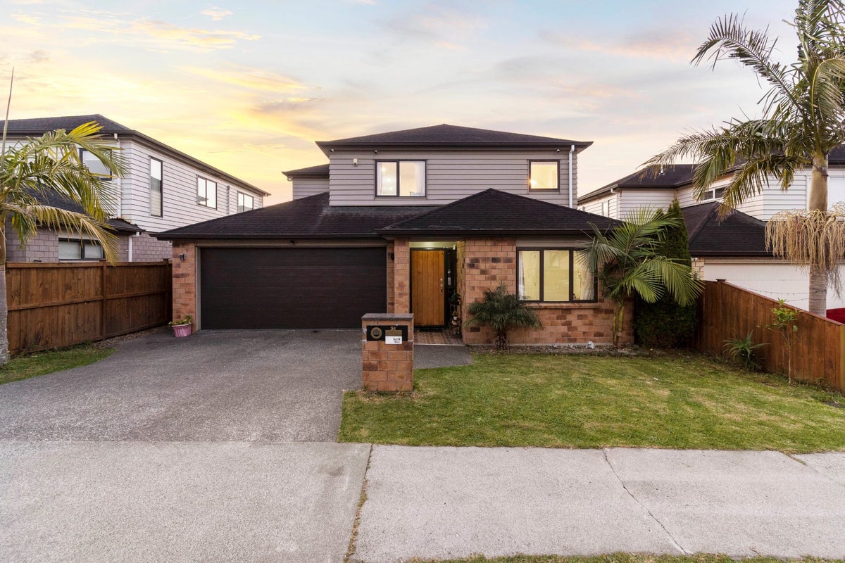 34 Dromoland Drive, Flat Bush, Auckland - Carousel 1