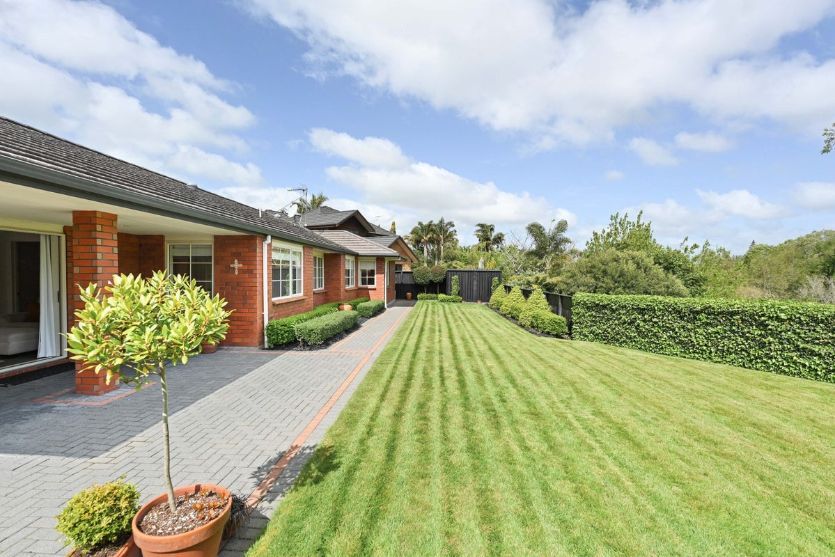 12 Raungawari Drive, Huntington, Hamilton - Carousel 2