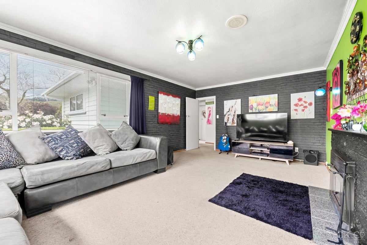1083 Fergusson Drive, Clouston Park, Upper Hutt - Carousel 2