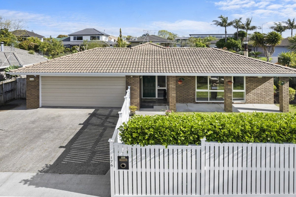 176 Millhouse Drive, Golflands, Auckland - Carousel 2