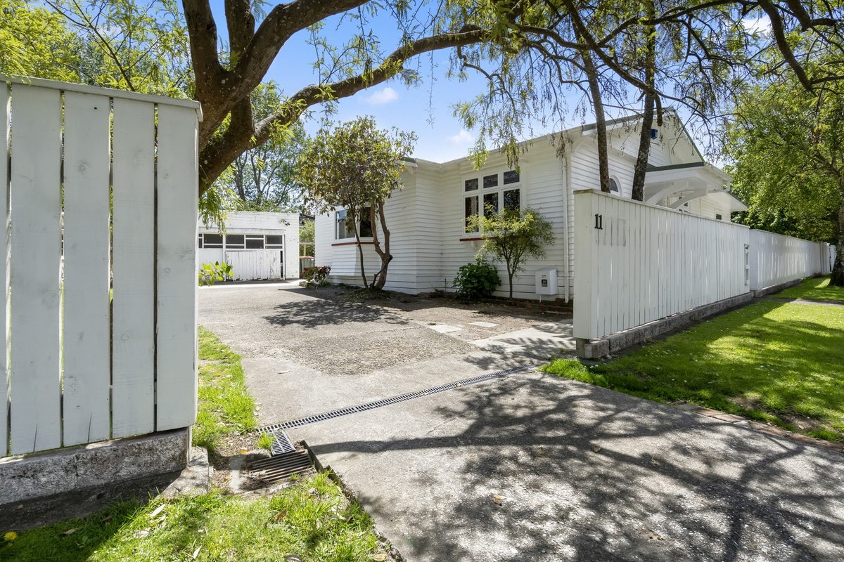 11 Woodvale Grove, Fairfield, Lower Hutt - Carousel 20