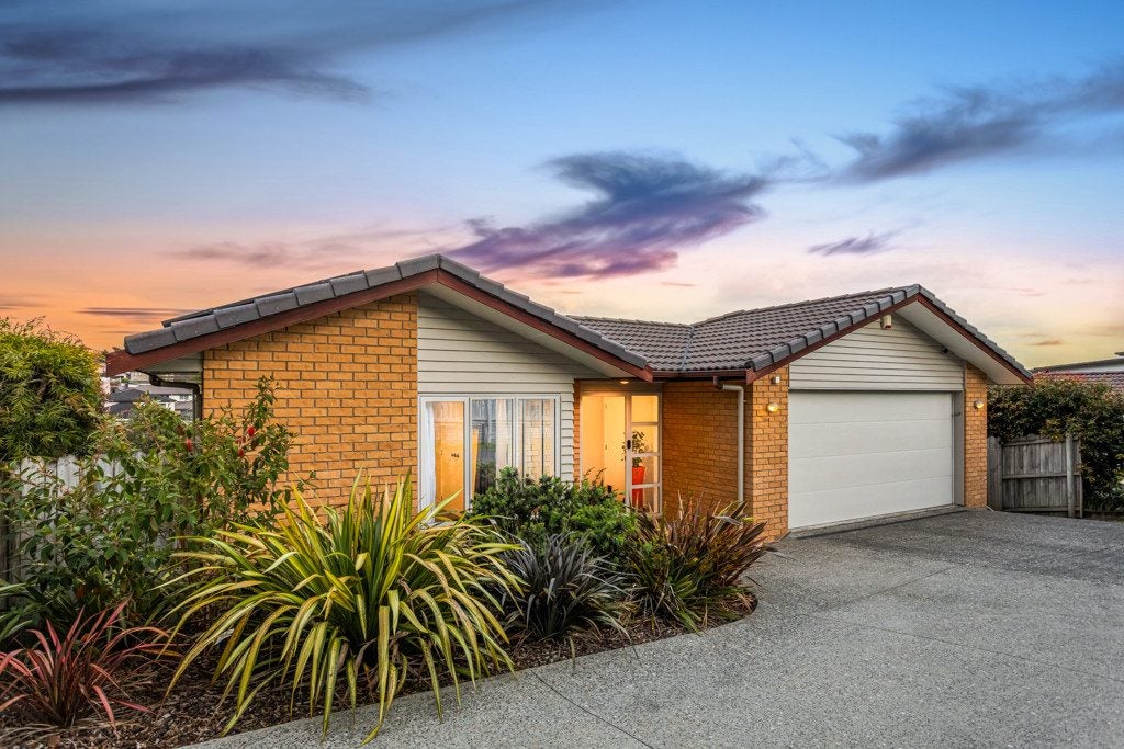 54 Hornbill Drive, Fairview Heights, Auckland - Carousel 1